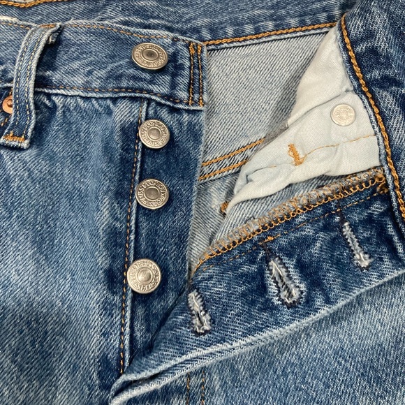 Levi’s Women’s 501 Cutoff Denim Jean Shorts size 26. - Picture 7 of 7